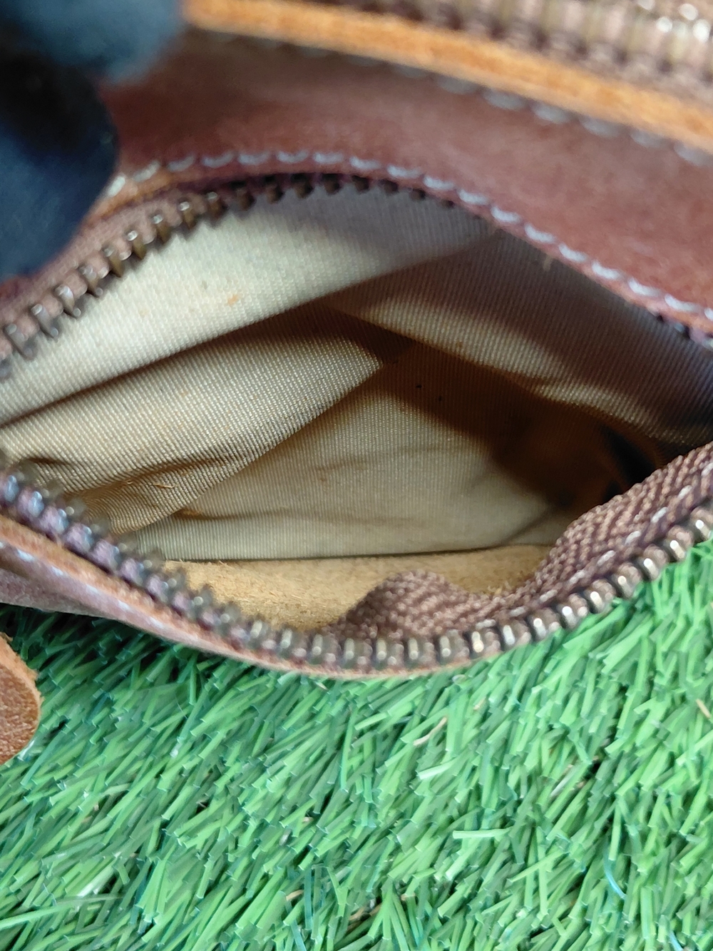 Roots Brown Leather Villager Tribe Crossbody Bag Satchel Brown Made In Canadá - Picture 8 of 15